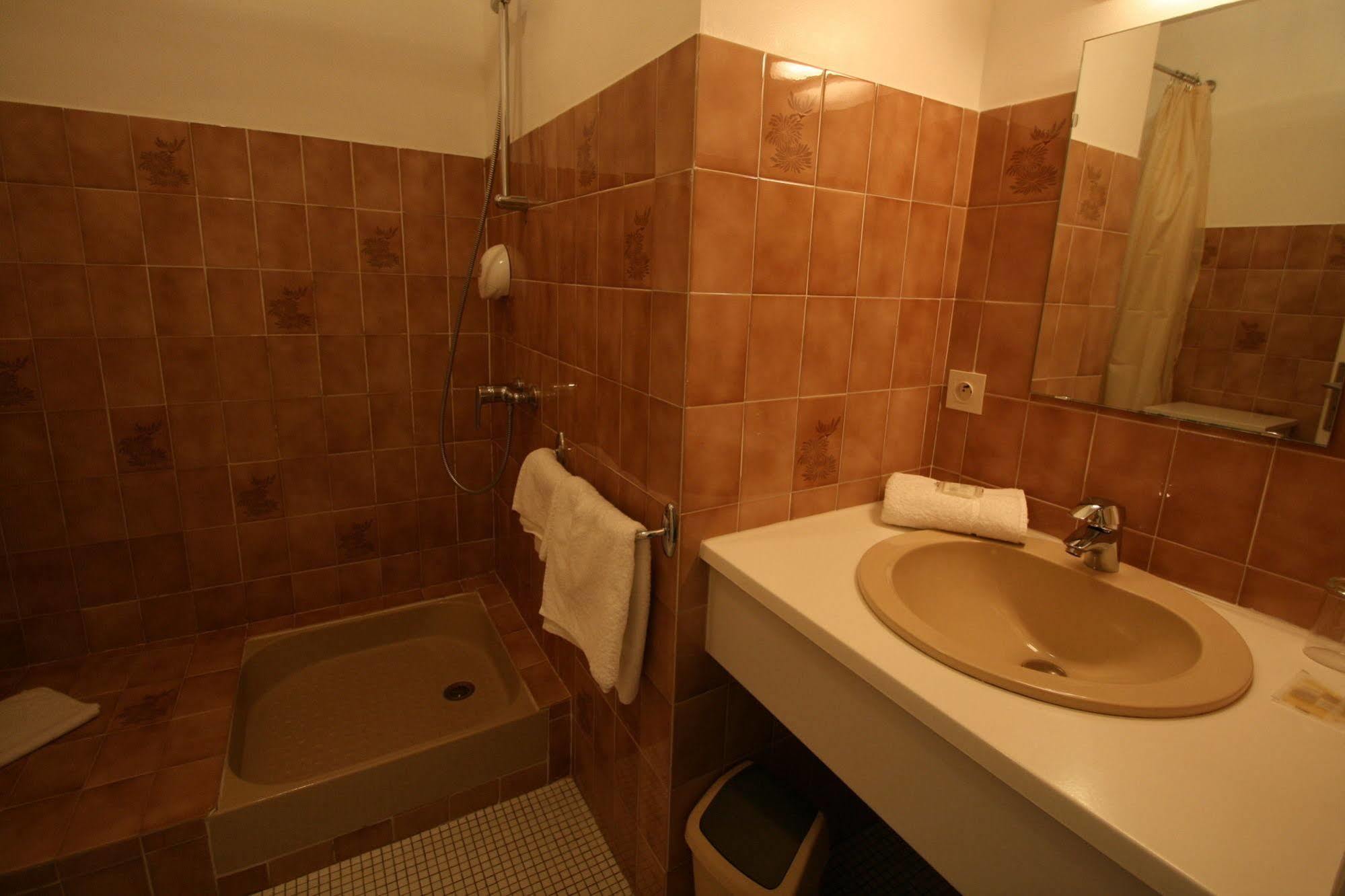 Auberge Du Cabestan Hotel Одиерн Екстериор снимка